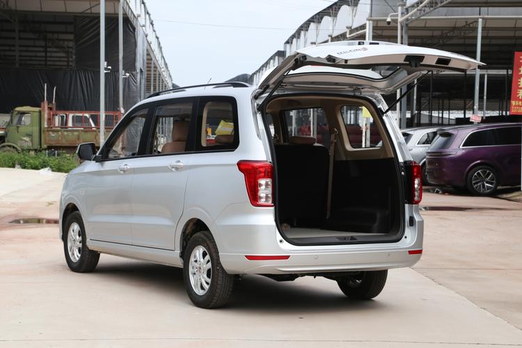 新五菱宏光s图片(新五菱宏光s论坛汽车之家)