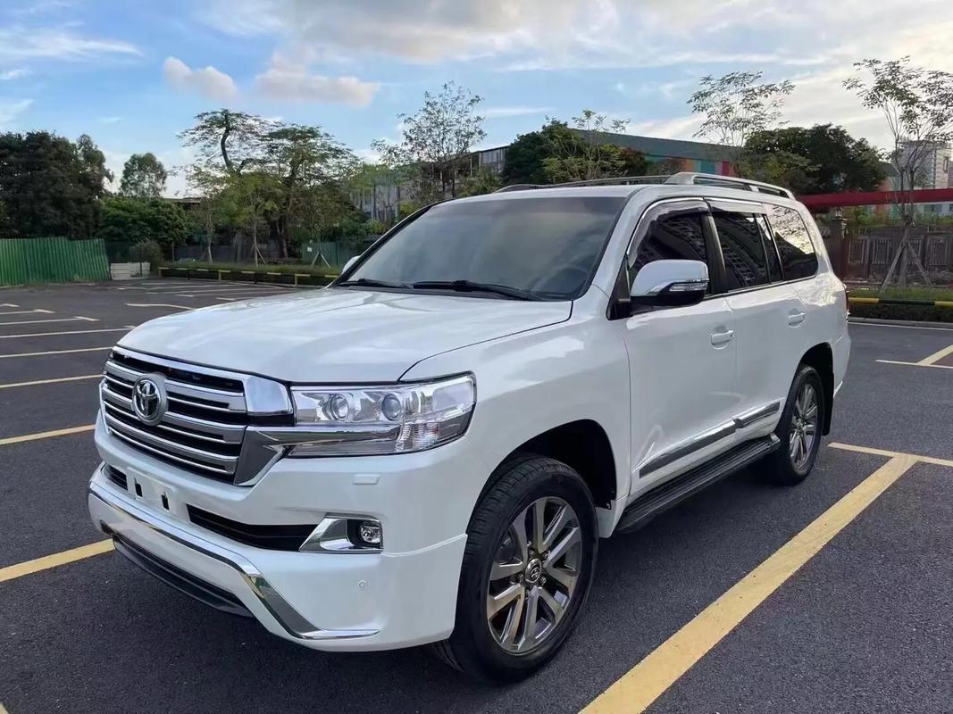 【陆地巡洋舰2021款报价及图片,陆地巡洋舰最新款报价多少钱】