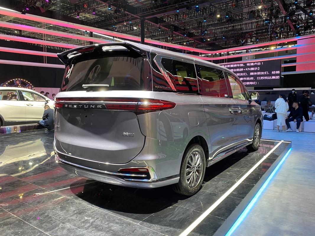 【一汽奔腾商务车,一汽奔腾商务车7座图片及报价】